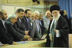 حضور مقام معظم رهبری در پای صندوق دومین مرحله از نهمین دوره انتخابات مجلس شورای اسلامی